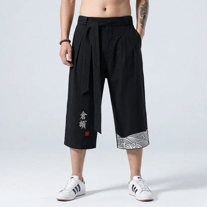 Lässige, weit geschnittene Bermudashorts im japanischen Stil