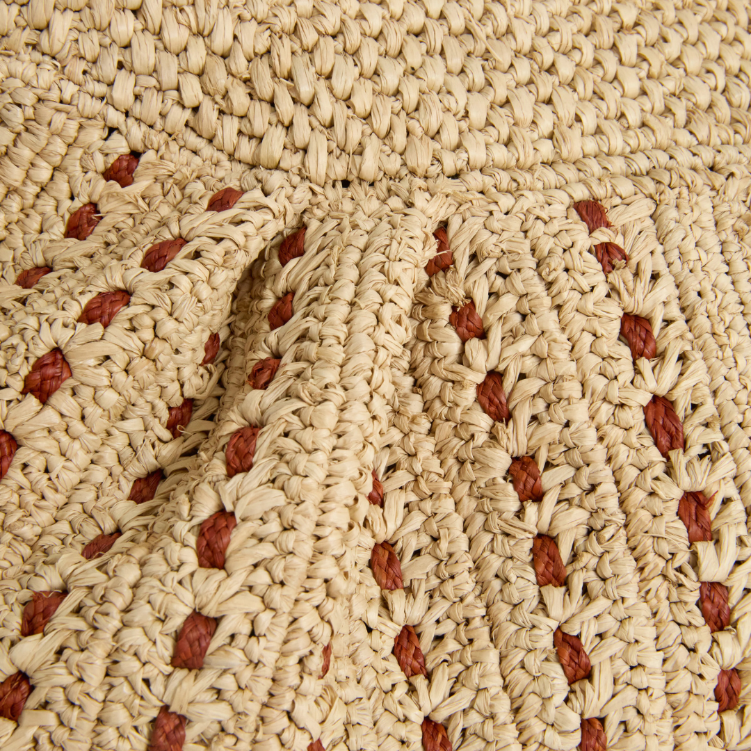 Elegante, naturfarbene Tasche aus geflochtenem Raffia
