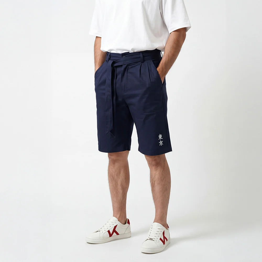 Lässige, weit geschnittene Bermudashorts im japanischen Stil