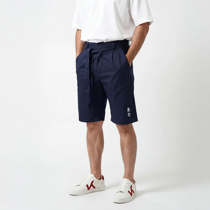 Lässige, weit geschnittene Bermudashorts im japanischen Stil