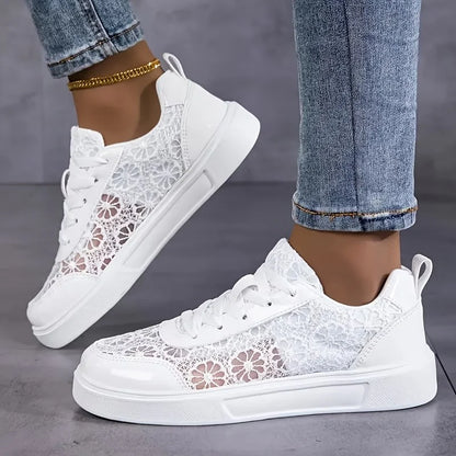 Leichte Sneakers mit Blumen-Spitzenmuster