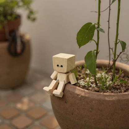 Bewegliche Holzfigur mit magnetischen Gesichtsausdrücken