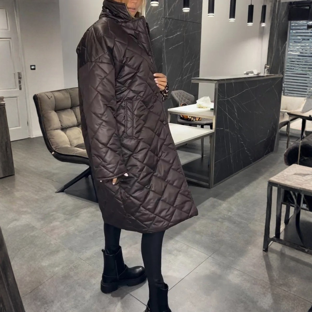 Eleganter Steppmantel mit diskretem Leoparden-Innenfutter