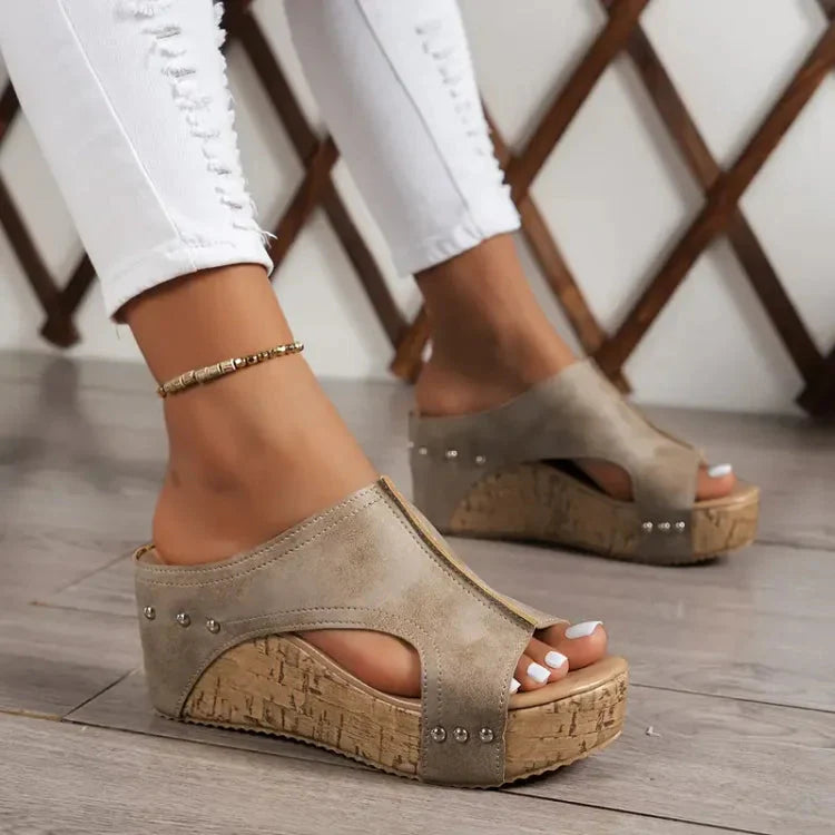 Sandalen mit hohem Absatz und Korksohle