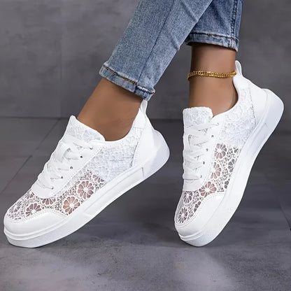 Leichte Sneakers mit Blumen-Spitzenmuster