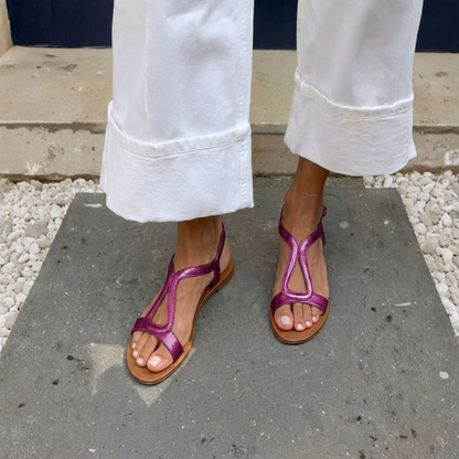 Bequeme goldene Sommersandalen für Damen