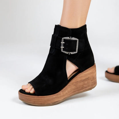 Offene Stiefeletten mit Keilabsatz
