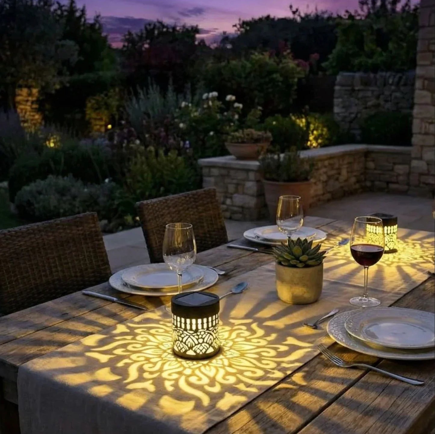 Lampe solaire extérieure décorative avec projection lumineuse élégante