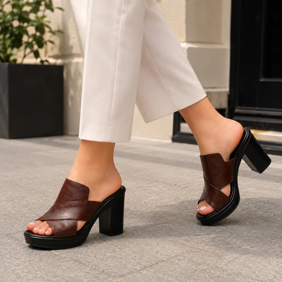 Elegante und bequeme Damensandalen mit breitem Absatz