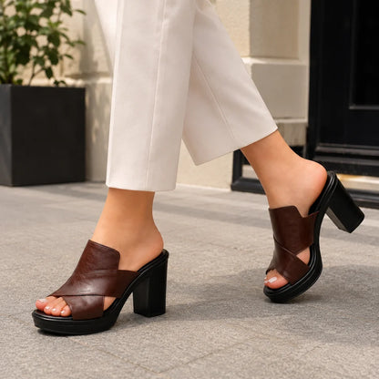 Elegante und bequeme Damensandalen mit breitem Absatz