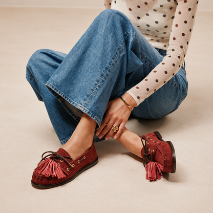 Mocassins Femme en Suède Chocolat à Clous Dorés