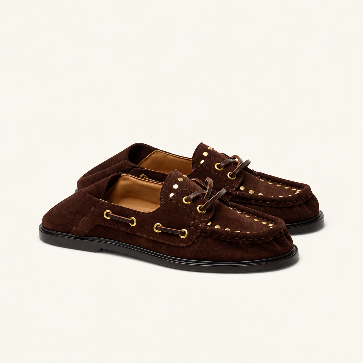 Mocassins Femme en Suède Chocolat à Clous Dorés