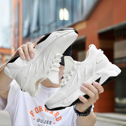 Sneaker mit dezenter Höhenverstärkung