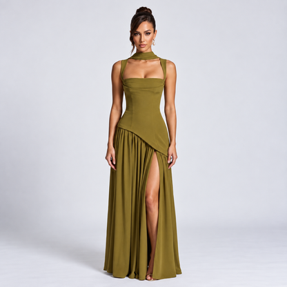 Elegantes langes Kleid mit Schlitz und Schal