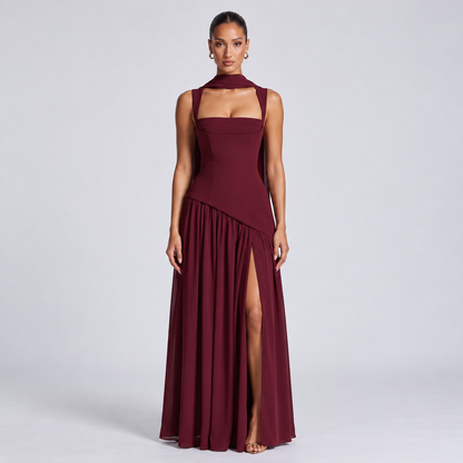 Elegantes langes Kleid mit Schlitz und Schal