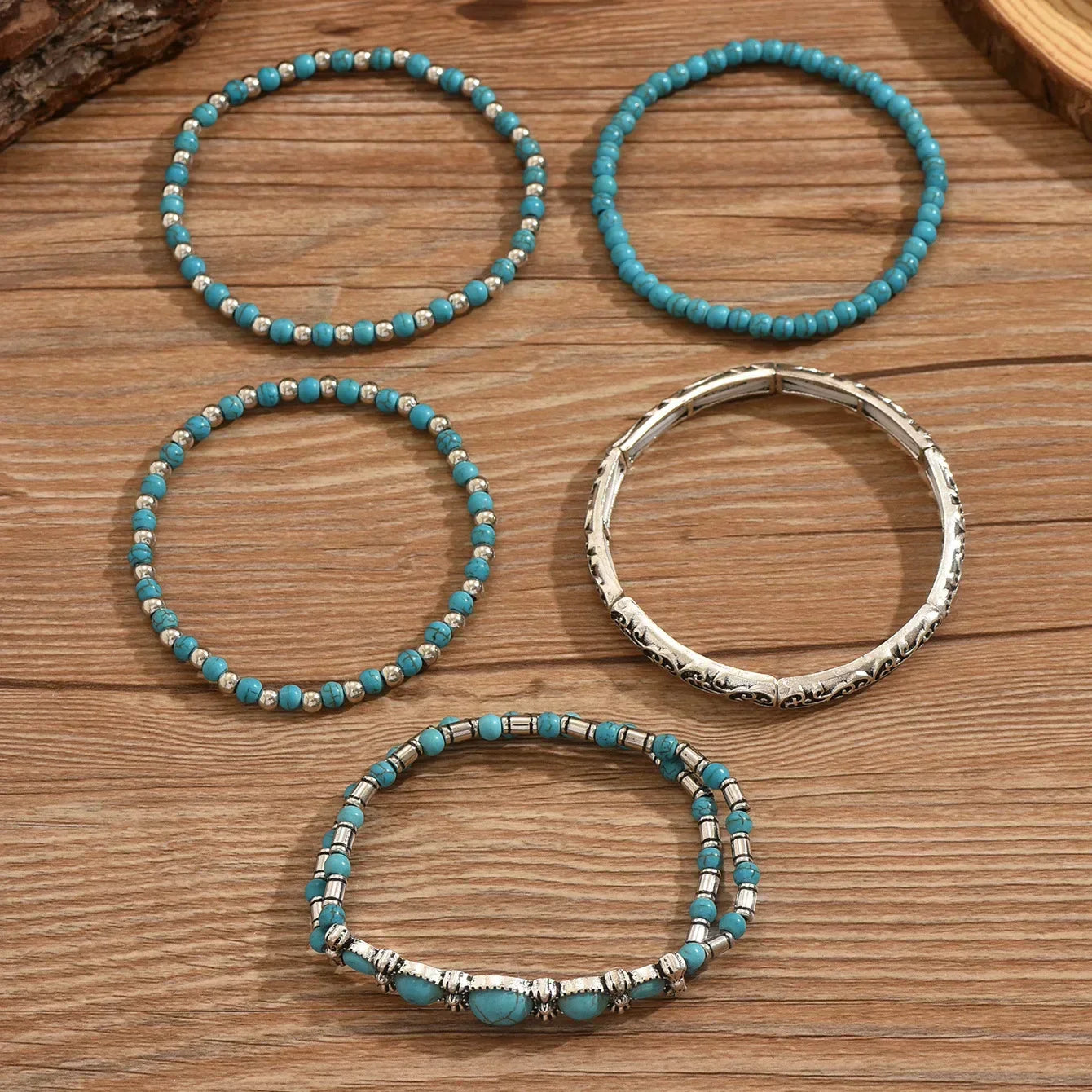 Elegantes und trendiges mehrreihiges Armband im Boho-Stil in Türkis