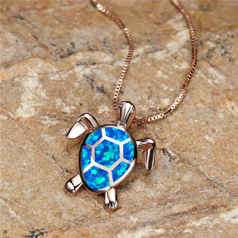 Collier pendentif tortue en opale lumineuse