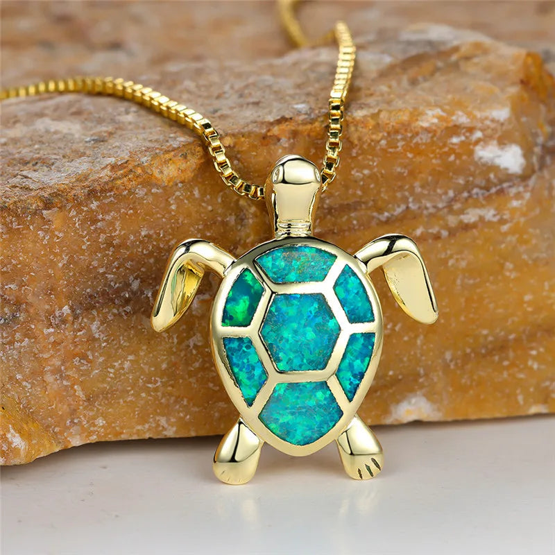 Collier pendentif tortue en opale lumineuse