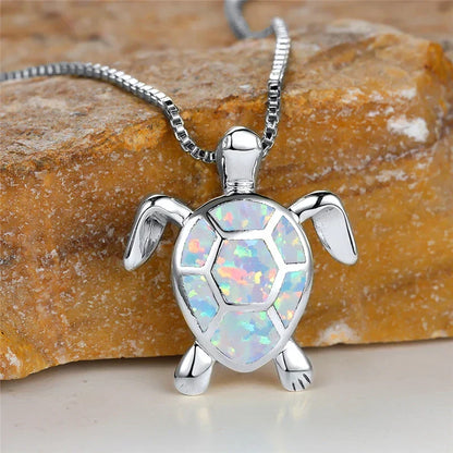 Collier pendentif tortue en opale lumineuse