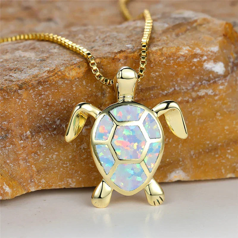 Collier pendentif tortue en opale lumineuse