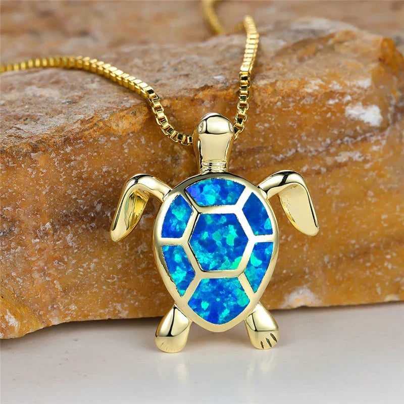 Collier pendentif tortue en opale lumineuse