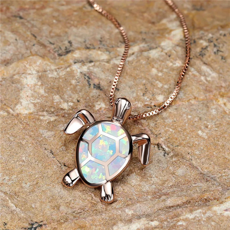 Collier pendentif tortue en opale lumineuse