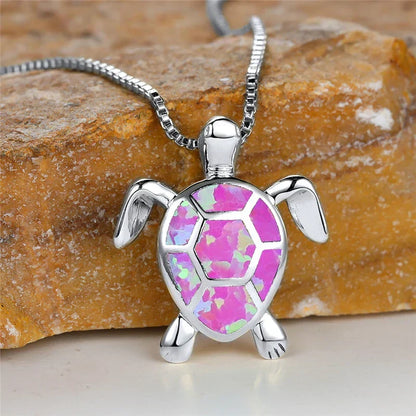 Collier pendentif tortue en opale lumineuse