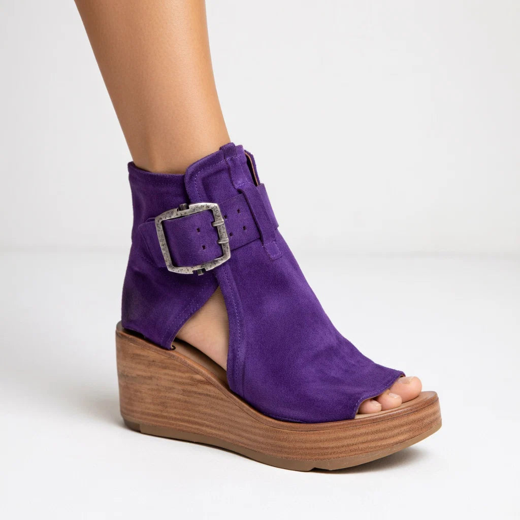 Offene Stiefeletten mit Keilabsatz