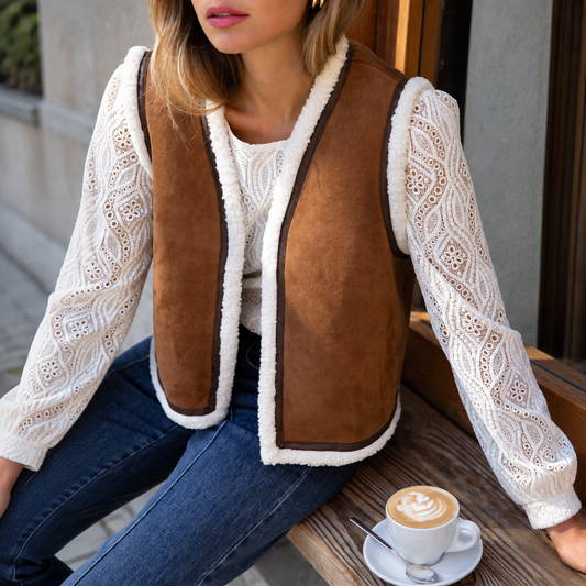 Gilet sans manches femme effet suédine doux et élégant