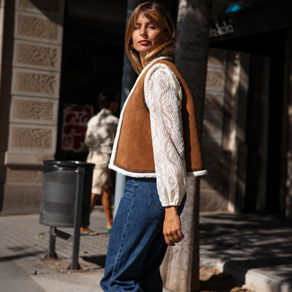 Gilet sans manches femme effet suédine doux et élégant