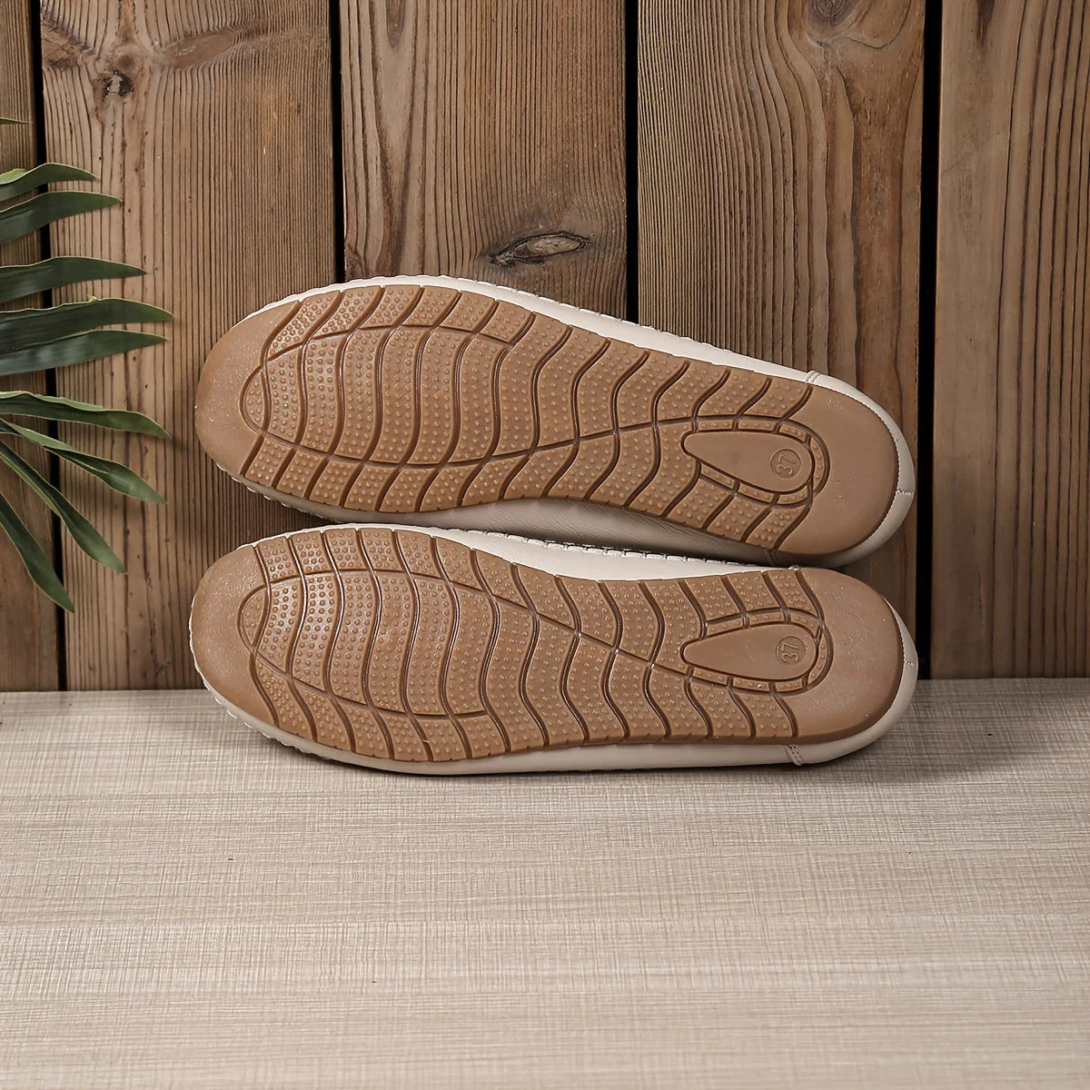 Orthopädische Ballerinas mit Lochmuster