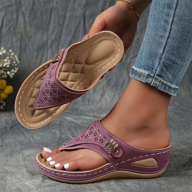 Sandalen mit Keilabsatz – Komfort und Halt