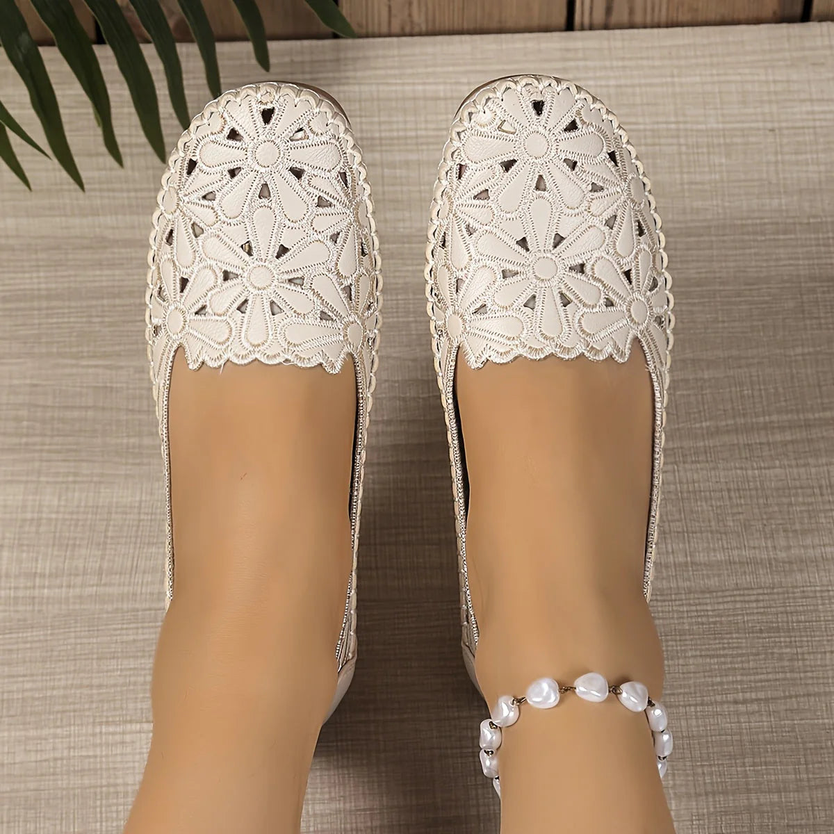 Orthopädische Ballerinas mit Lochmuster