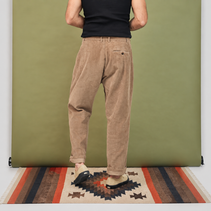 Herrenhose aus geripptem Samt