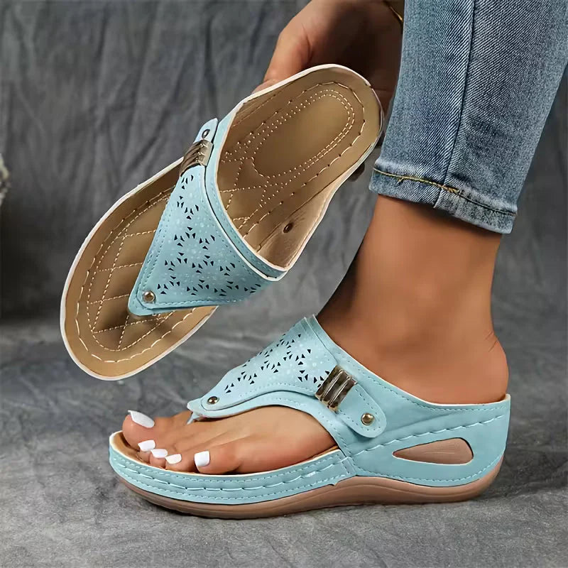 Sandalen mit Keilabsatz – Komfort und Halt