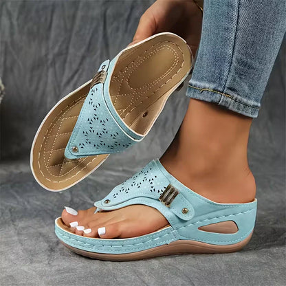 Sandalen mit Keilabsatz – Komfort und Halt