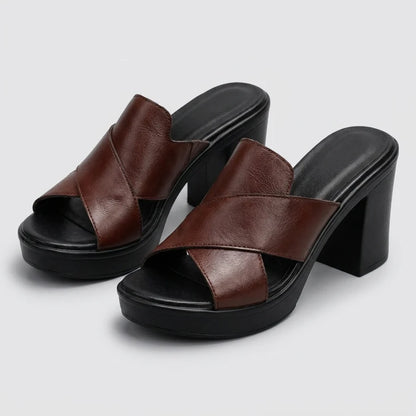 Elegante und bequeme Damensandalen mit breitem Absatz