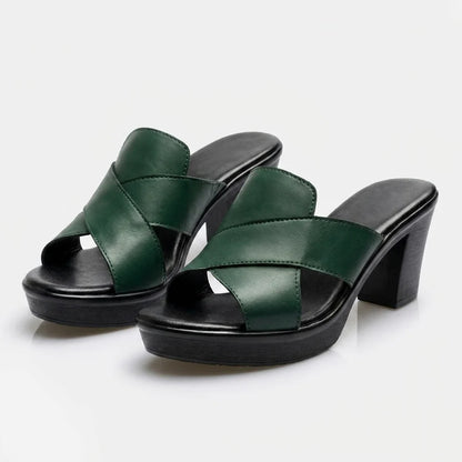 Elegante und bequeme Damensandalen mit breitem Absatz