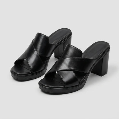Elegante und bequeme Damensandalen mit breitem Absatz
