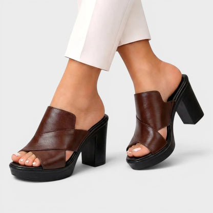 Elegante und bequeme Damensandalen mit breitem Absatz