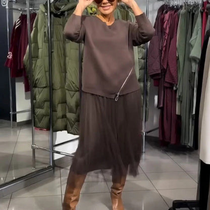 Fließendes Kleid aus Strick und Voile