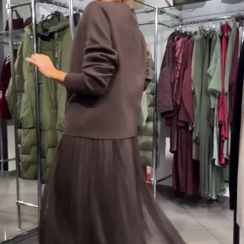 Fließendes Kleid aus Strick und Voile