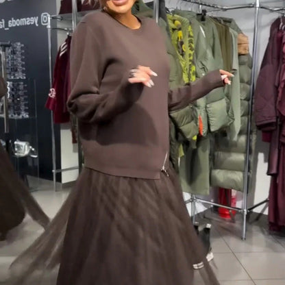 Fließendes Kleid aus Strick und Voile