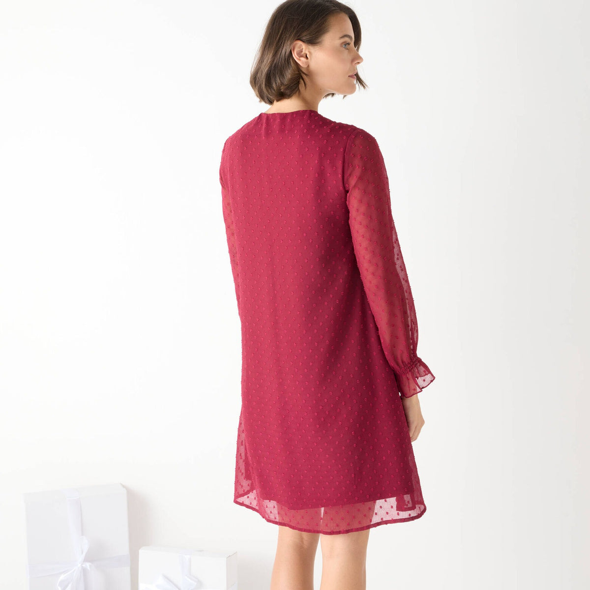 Robe Noire Fluide à Col Noué et Manches Transparentes