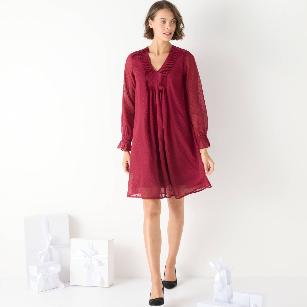 Robe Noire Fluide à Col Noué et Manches Transparentes