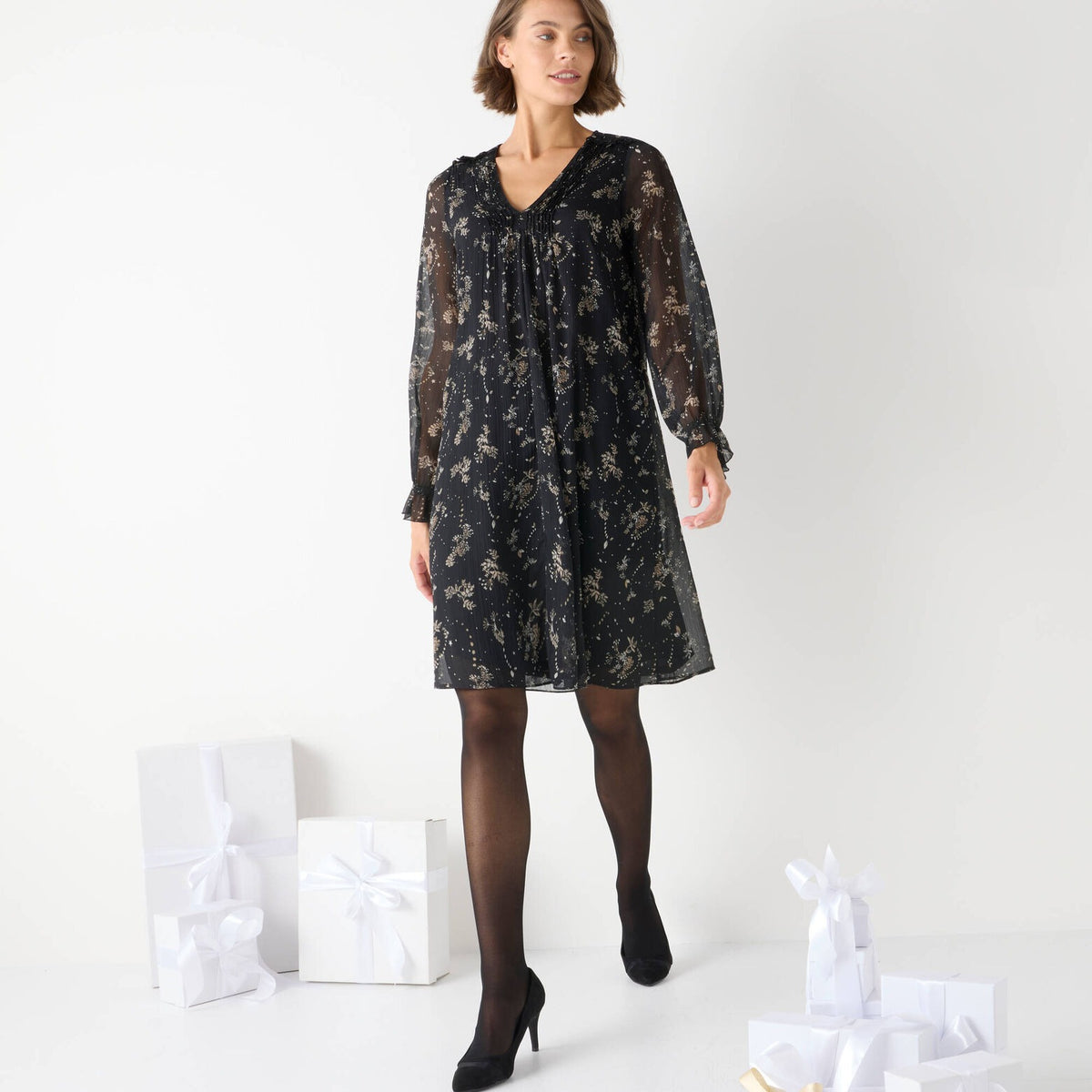 Robe Noire Fluide à Col Noué et Manches Transparentes