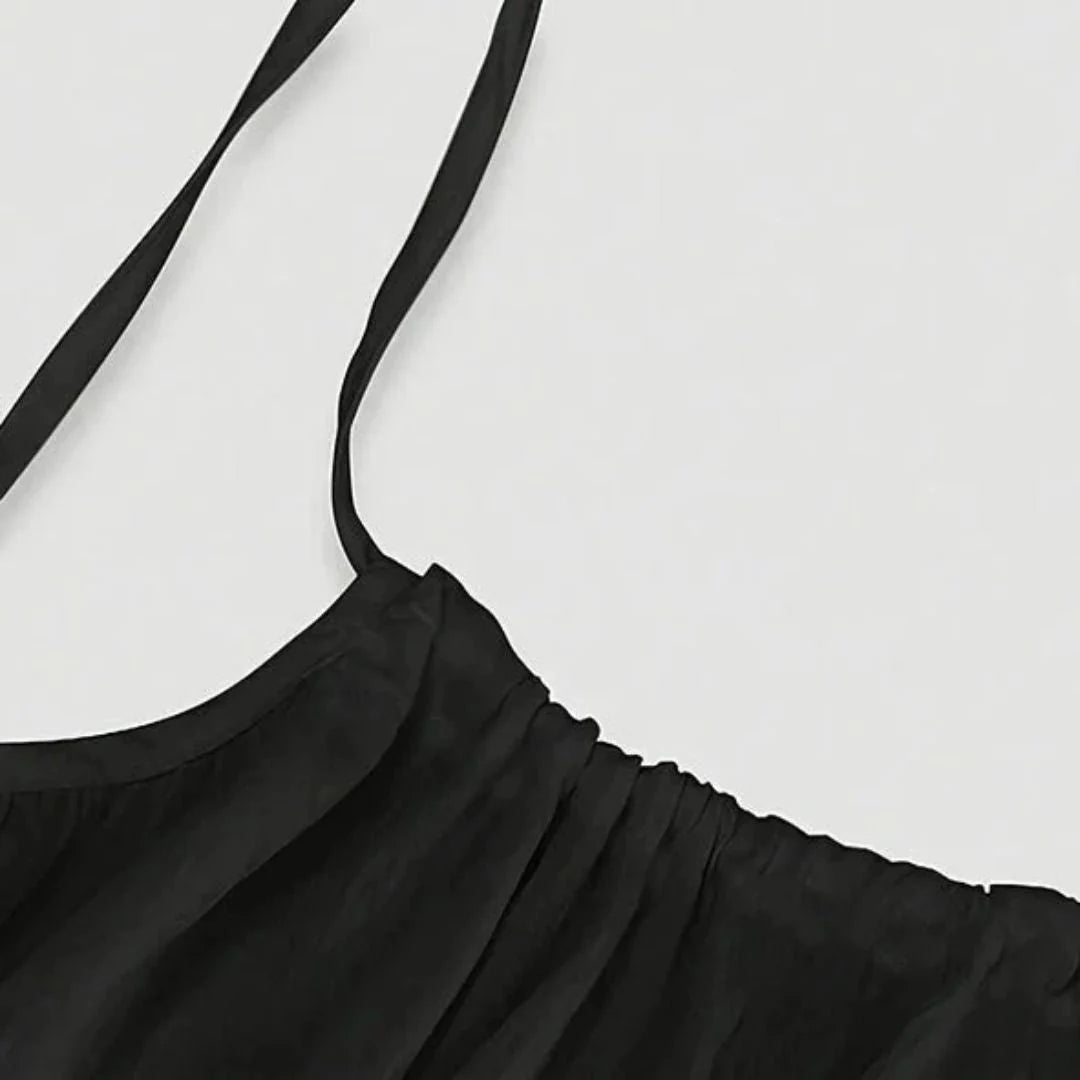 Langes, fließendes Kleid mit schmalen Trägern