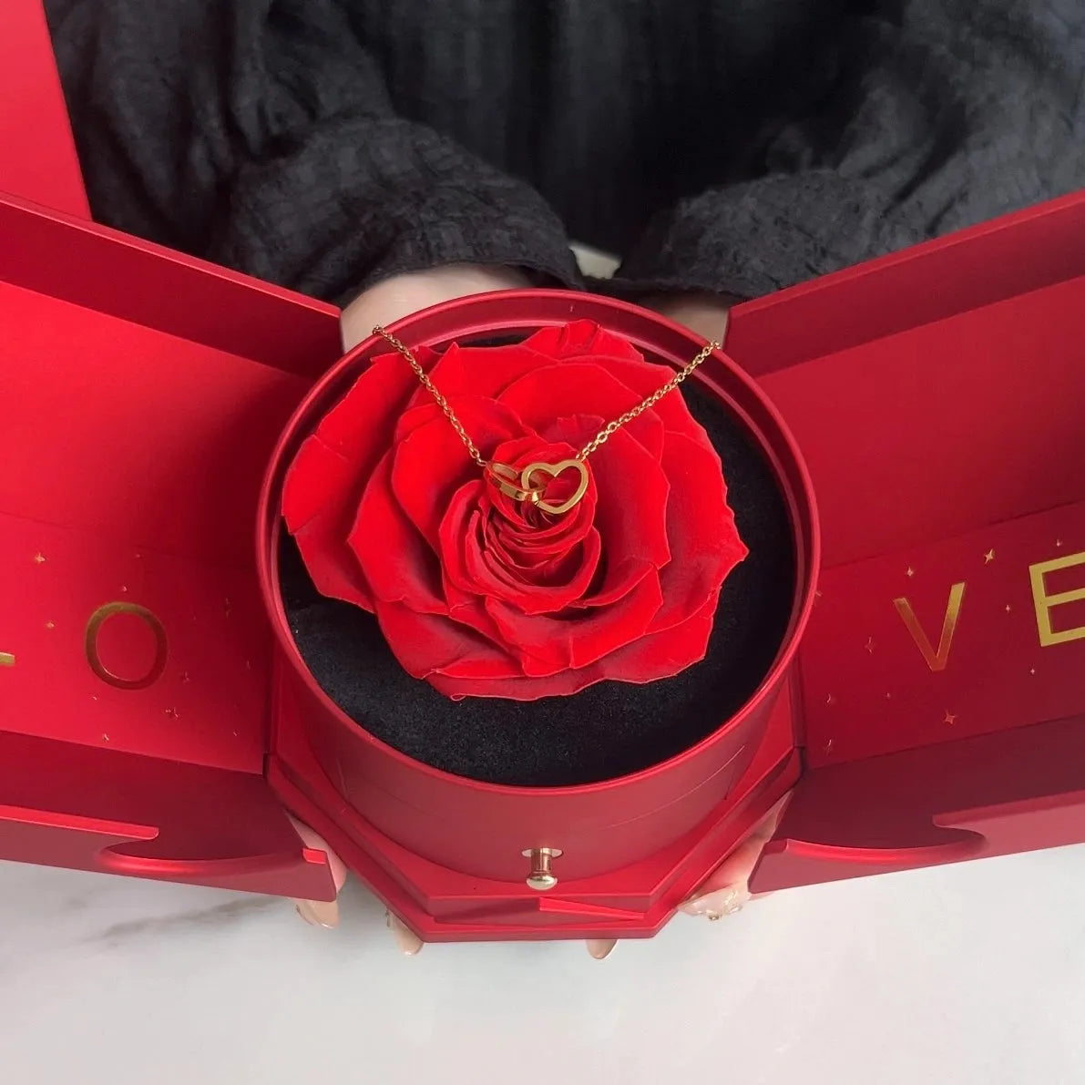 Coffret Rose Éternelle & Collier Gravé