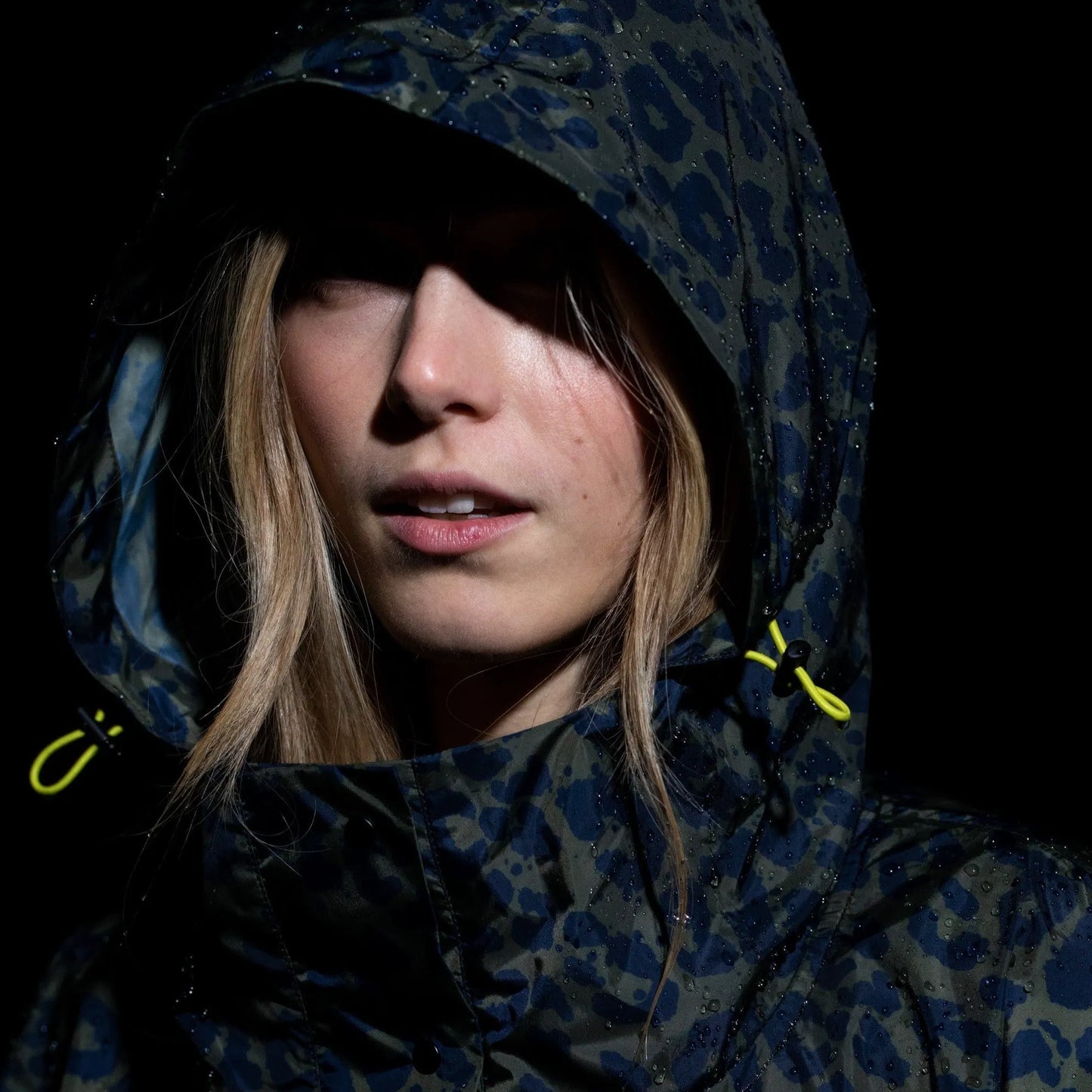 Imperméable long à capuche