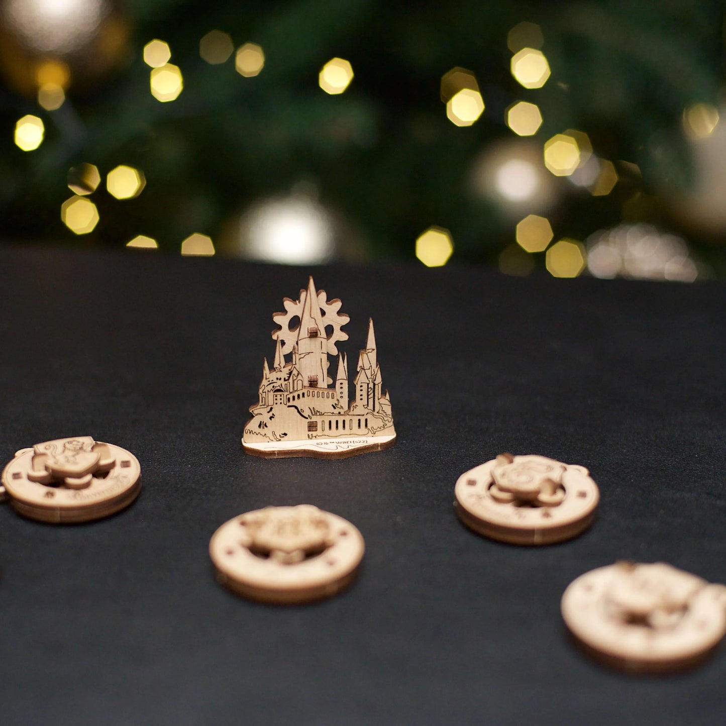 Kreativer Bastel-Adventskalender aus Holz